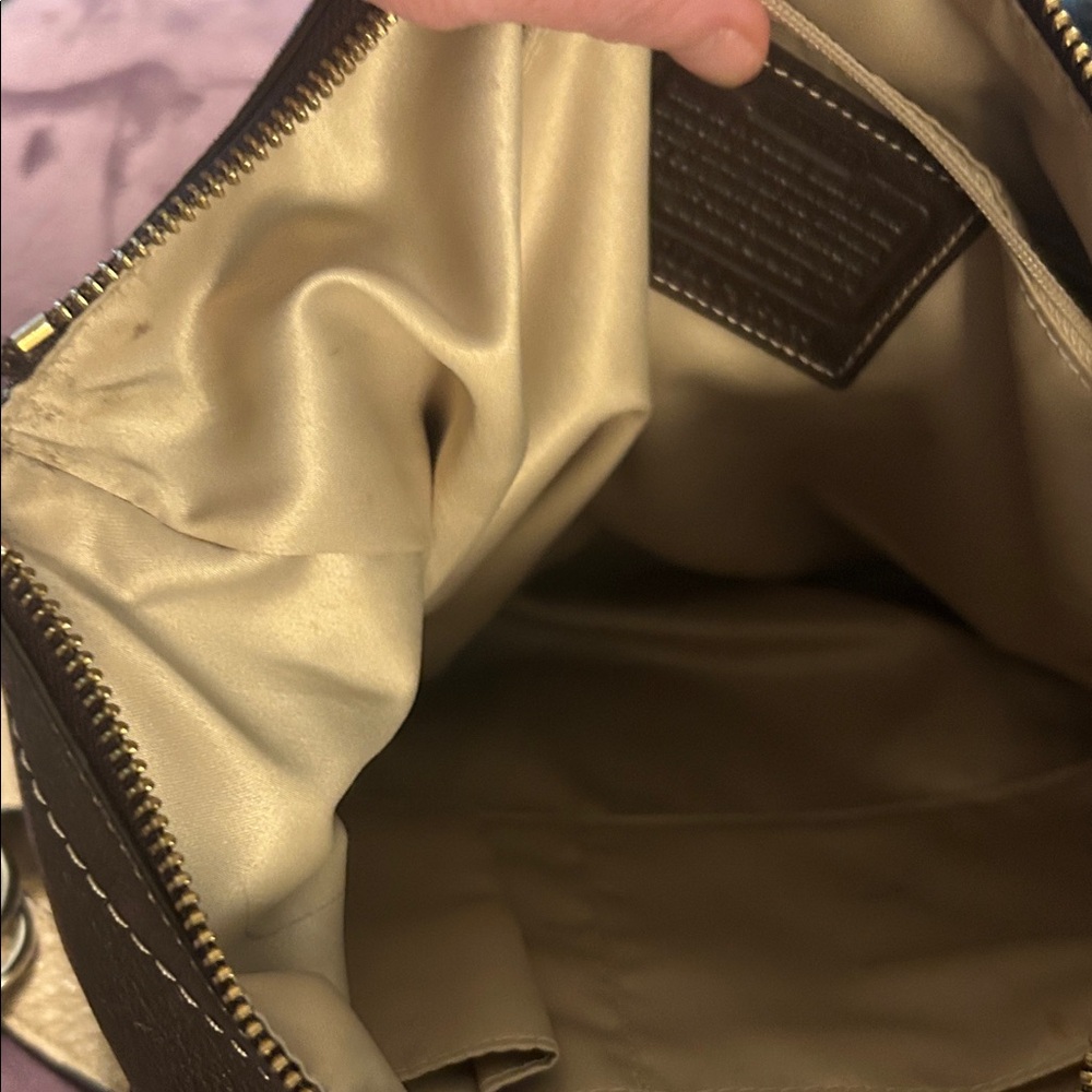 Elegant Black Leather Shoulder Bag - Picture 5 of 10